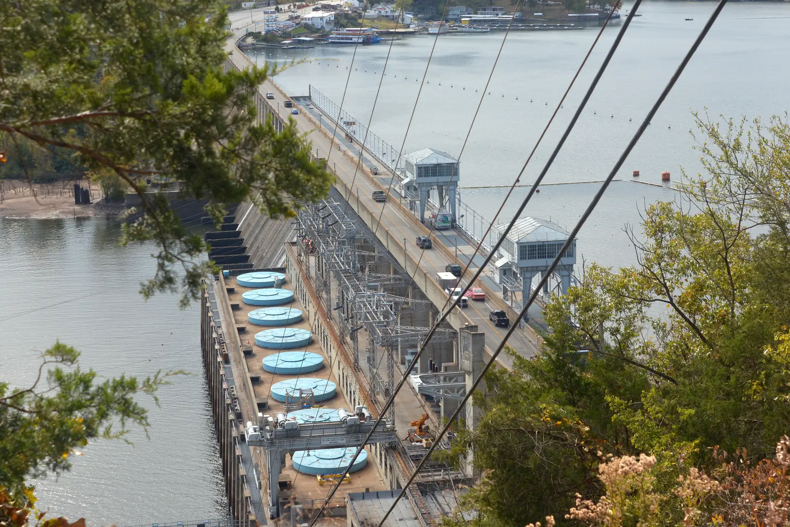 Bagnell Dam holding back the Lake of the Ozarks in Missouri