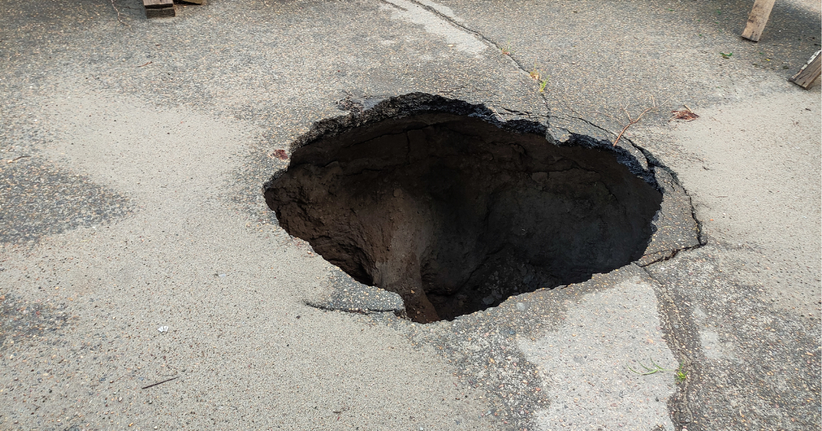Sell house with sinkhole damage Tampa