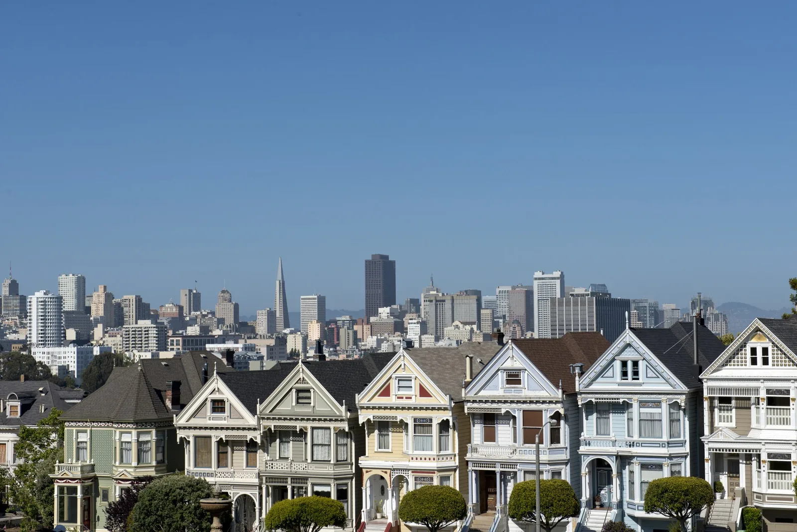 Best way to sell your house for cash in San Francisco, California, Victorian houses on Steiner Street with the options and companies compared