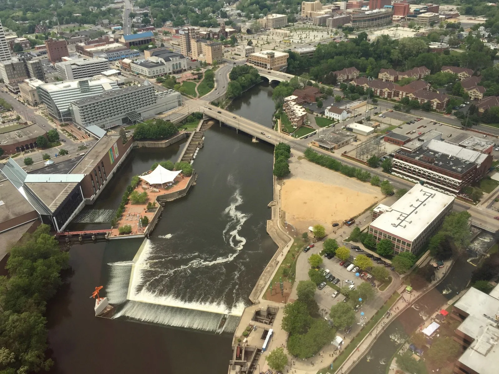 Best way to sell your house for cash in South Bend, Indiana, with downtown and the St. Joseph River