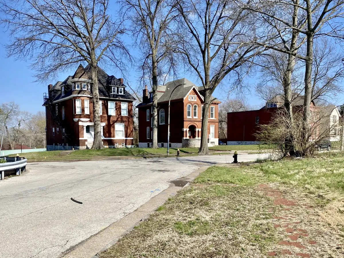 Best way to sell your house for cash in St. Louis, Missouri, brick houses on Blair Avenue in College Hill