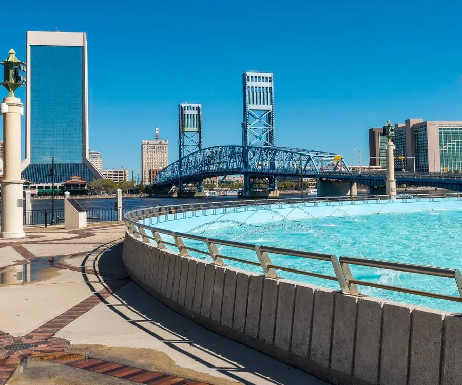 Jacksonville Florida skyline and the Main Street Bridge over the St. Johns River