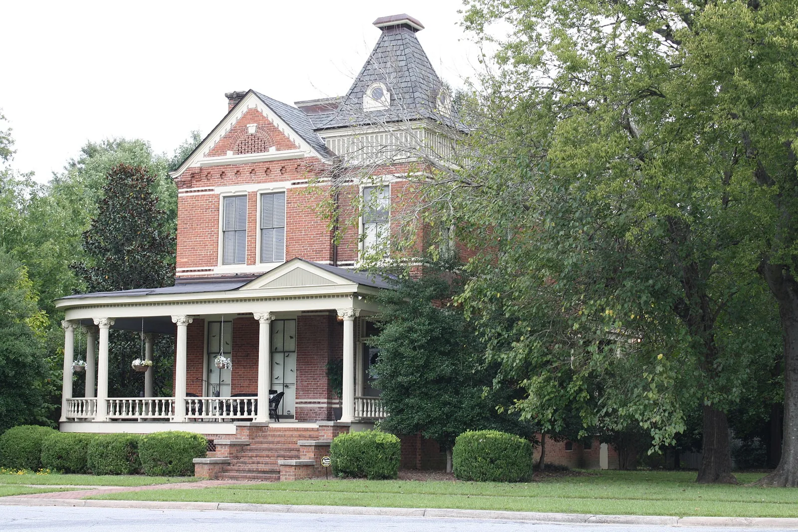 A two-story brick Queen Anne house with a wraparound porch on Front Avenue in the Columbus Historic District