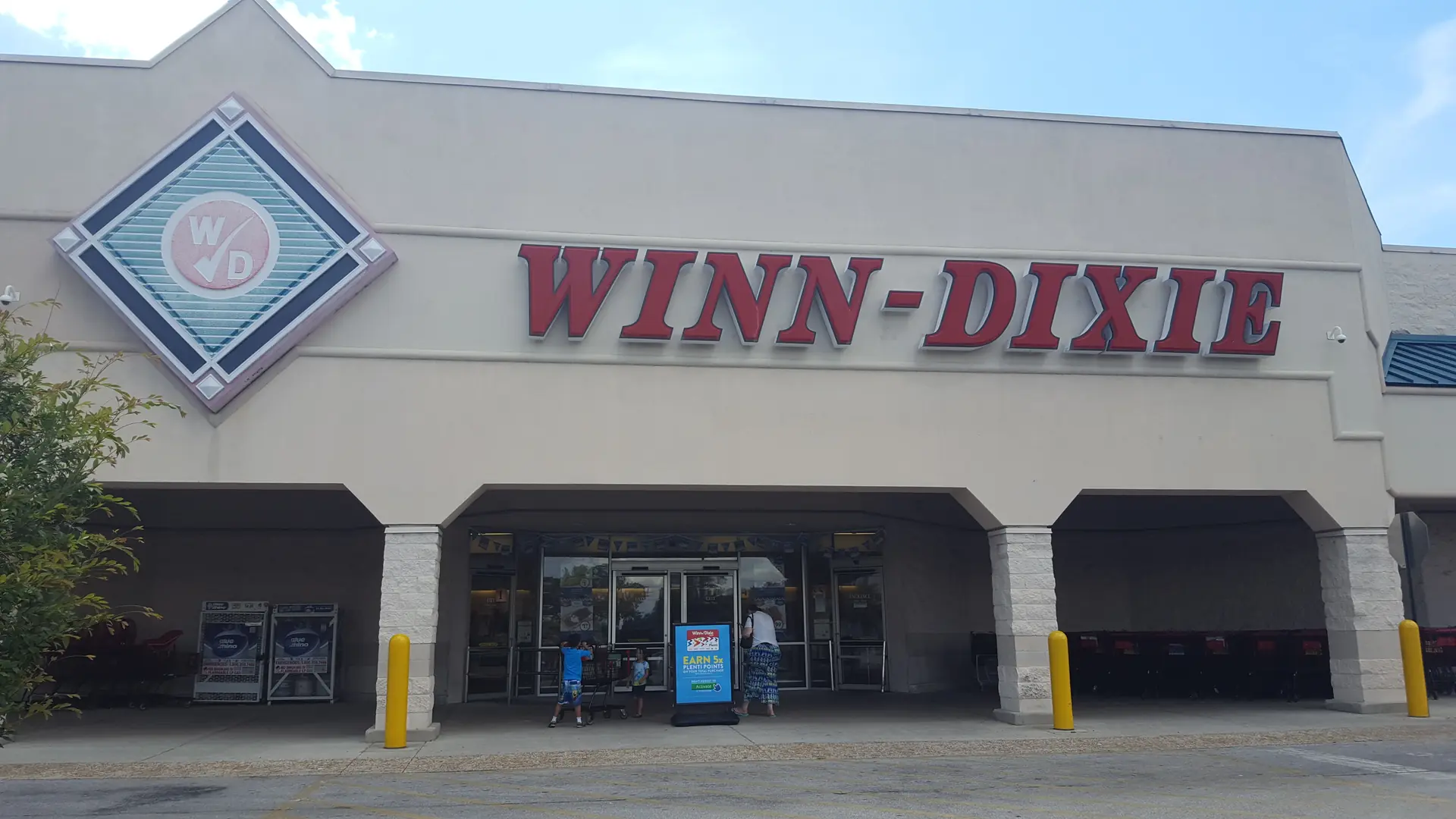 Shops on North Hiawassee Road in the Pine Hills area of Orlando, Florida
