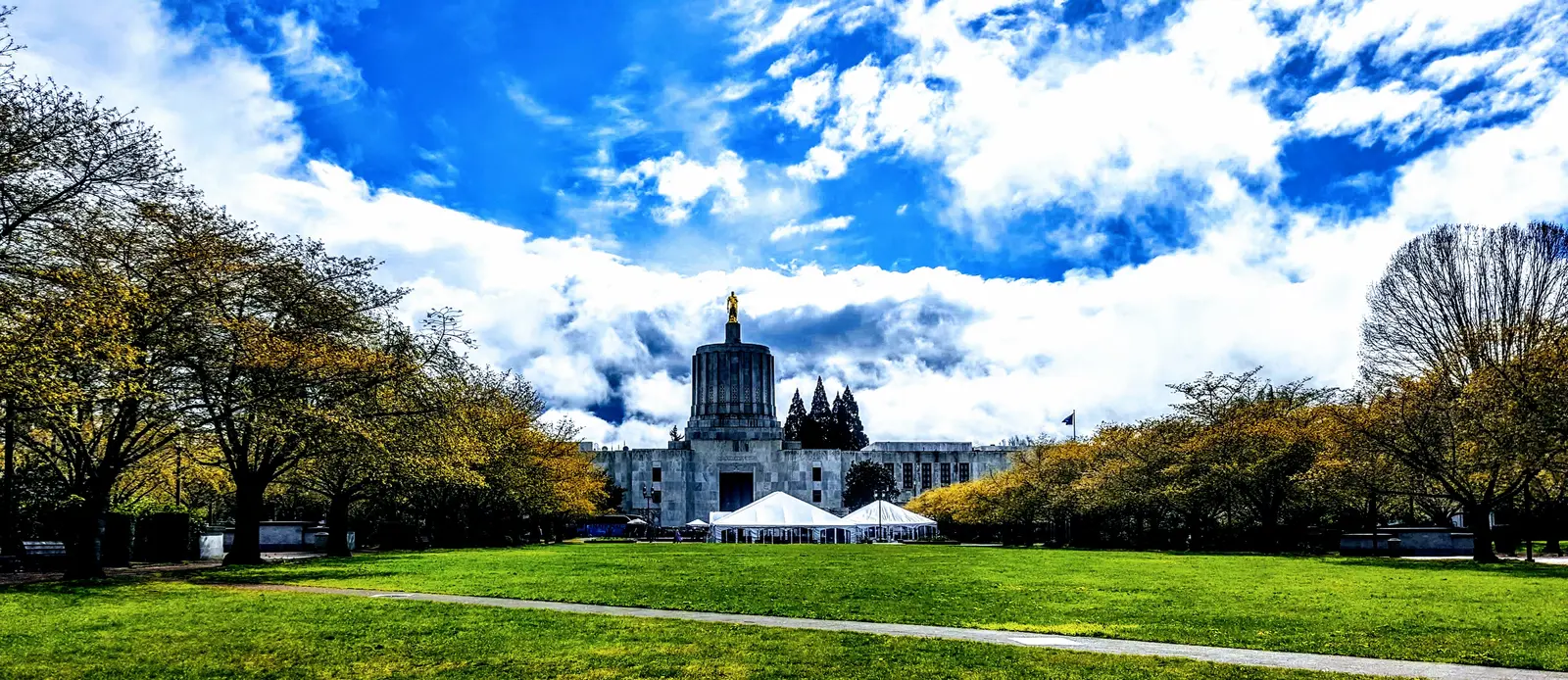 The Oregon State Capitol near the Grant neighborhood in Salem